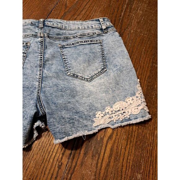 C.EST1946 Women’s Size 16 Contemporary Blue Denim Cutoff Shorts Lace Hem Stretch - Picture 6 of 6